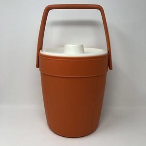Retro Rubbermaid Ice Bucket with Lid Handle Plastic Classic Picnic Orange White